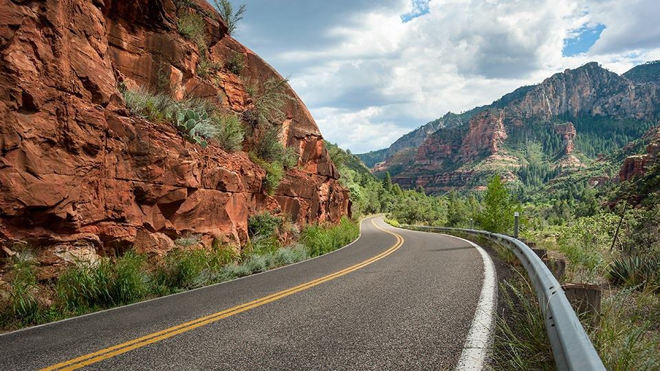 Is it easy to drive from Phoenix to Grand Canyon